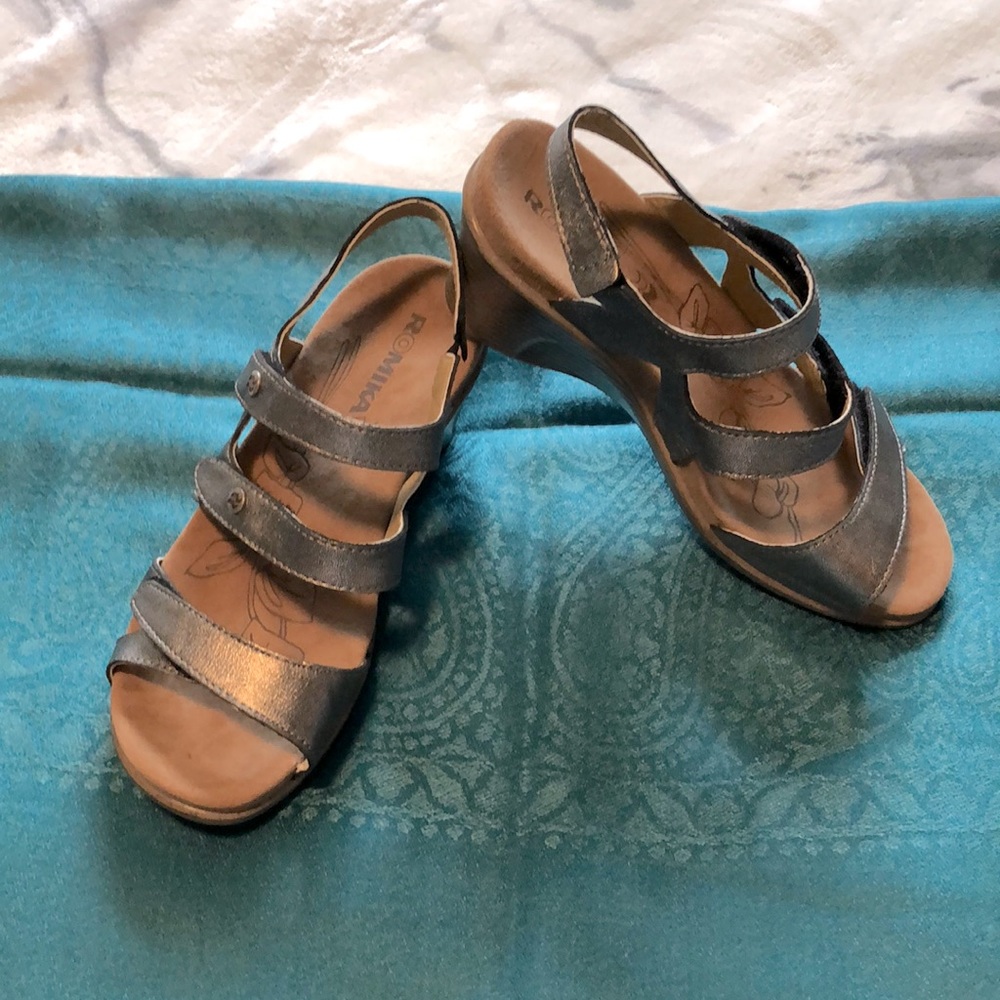 Silver leather Romika wedge sandals sz 36